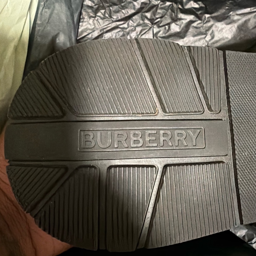 Burberry Men's Black and Red Sneakers with Plaid Detail - Picture 8 of 8